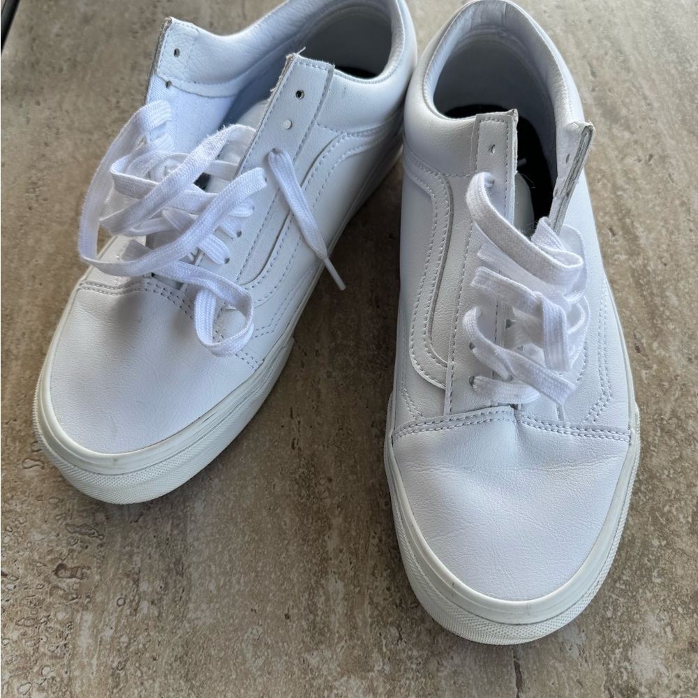 NWOT VANS Old Skool in white